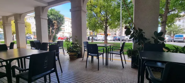 LOCAL COMERCIAL EN AVENIDA PRINCIPAL — 2