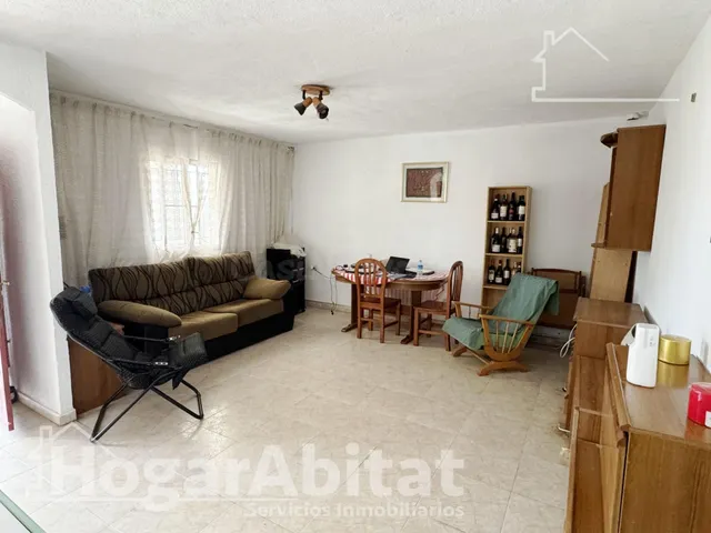 CHALET EN RESIDENCIAL CON GARAJE Y TERRAZA, TODO AMUEBLADO - foto 3
