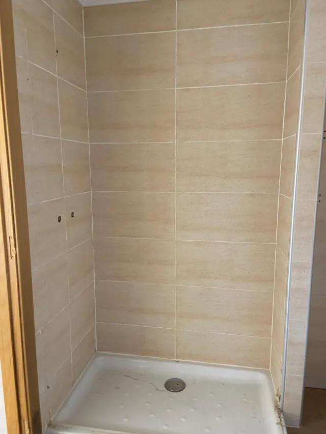 SE VENDE APARTAMENTO, COCINA, SALÓN, 2 HAB., 2 BAÑOS, ASCENSOR, TRASTERO, PLAZA DE GARAJE, NECESITA REFORMA. — 15