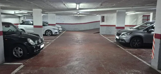 Exclusiva plaza de parking en Sarrià, comodidad, amplitud y excelente ubicación — 25