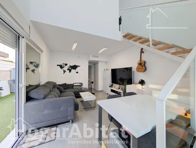 ¡Precioso Chalet! Seminuevo, amplio y luminoso, con piscina privada, garaje y jardín — 29