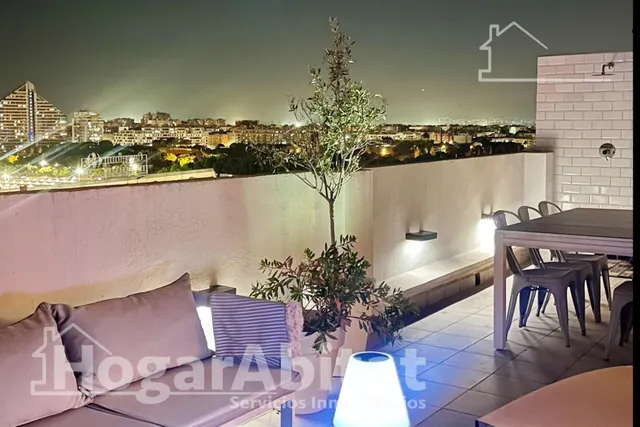 Espectacular terraza privada y diseño reformado en este luminoso ático exterior en excelente zona — 8