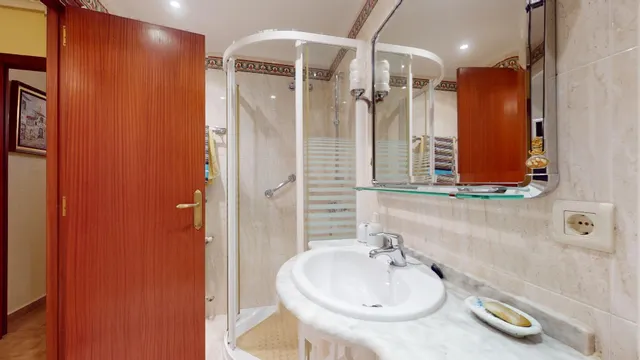Piso de tres dormitorios de nueva construcción y con garaje — 31