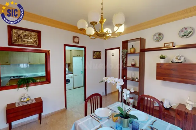 Casa esquinera con 3 dormitorios y con solarium en la parte 