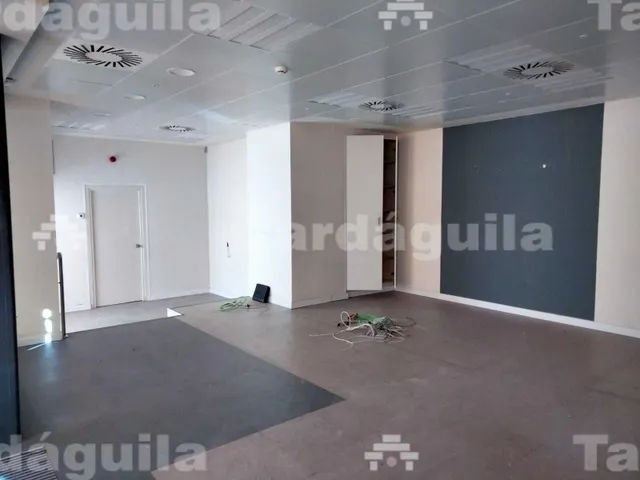 LOCAL EN PUERTA ZAMORA. — 2