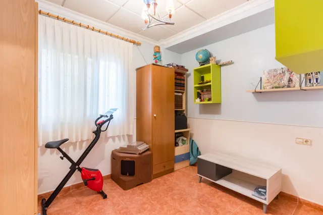 Casa con garaje, terraza y mucho potencial en los ramos — 16