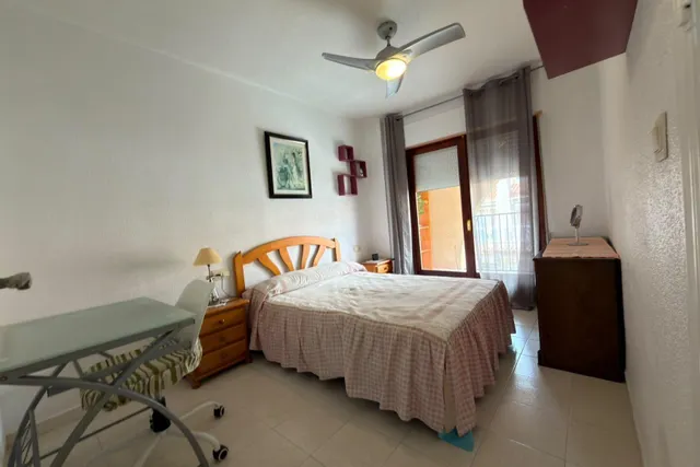 Estupendo apartamento con amplia terraza y piscina comunitaria, idoneo como vacacional, rodeado de todos los servicios — 18