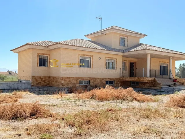 CHALET DE 4 DORMITORIOS EN LA TORRECILLA - foto 2