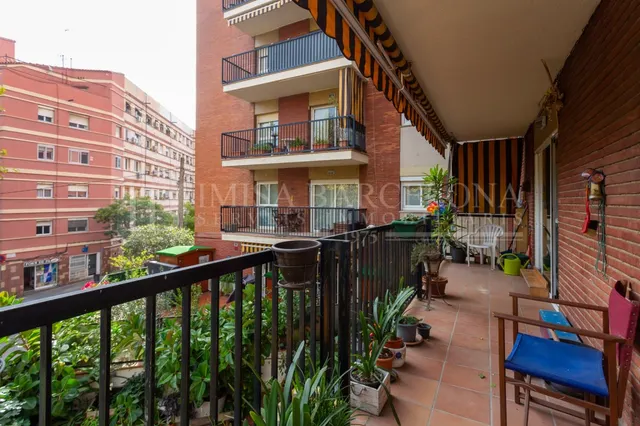 PISO CON MUCHAS POSIBILIDADES EN PLAZA CATALANA — 8