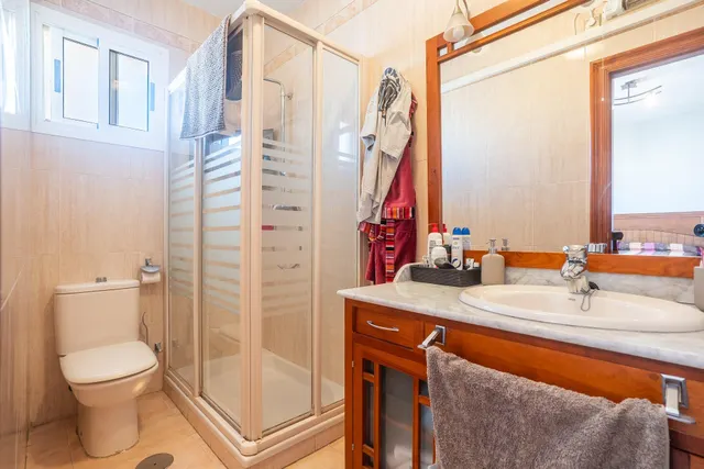 HUERCAL ALMERIA - LOS PINOS: TRIPLEX 4 DORMITORIOS + 3 BAÑOS + GARAJE SOTANO AMPLIO CON BODEGA + PATIO — 39
