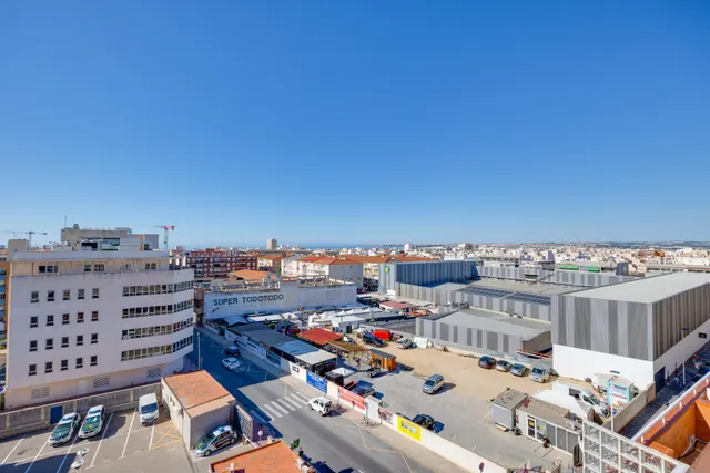 Apartamento de 2 dormitorios con piscina comunitaria en Torrevieja — 33