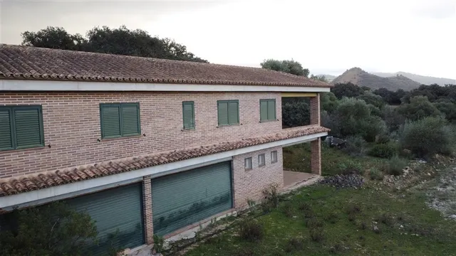 Casa-Chalet en Venta en Benalauria Málaga - foto 2