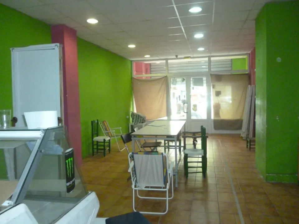 Local comercial en Avda. Almaig - Ontinyent