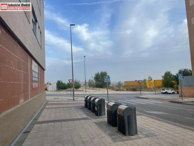 LOCAL COMERCIAL EN ARGANDA DEL REY — 13