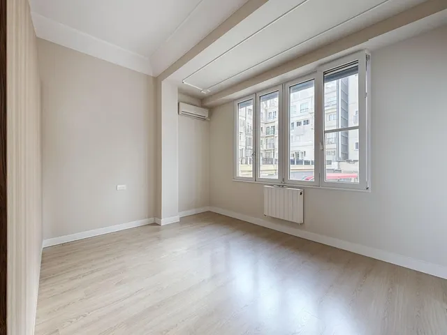 ¡Vive la Gran Vía del Marqués del Turia desde este espectacular piso en Joaquín Costa! — 9