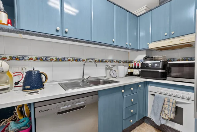 Amplio apartamento de 4 dormitorios a pocos pasos de la Playa del Acequión, Torrevieja — 20