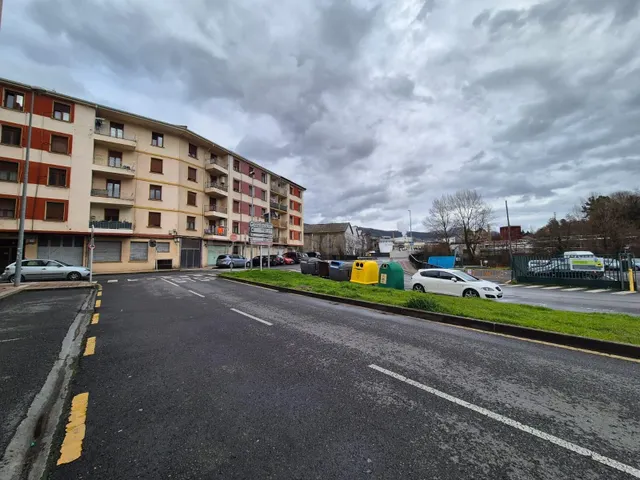 EN VENTA PARCELAS DE GARAJE EN ZALLA - foto 4