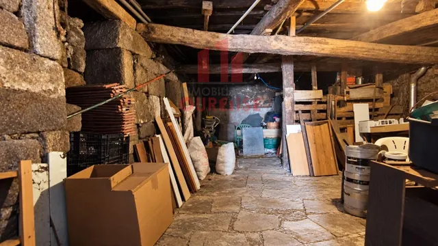 Casa de tres plantas con terraza y garaje amplio cerca del pazo de bentraces — 40