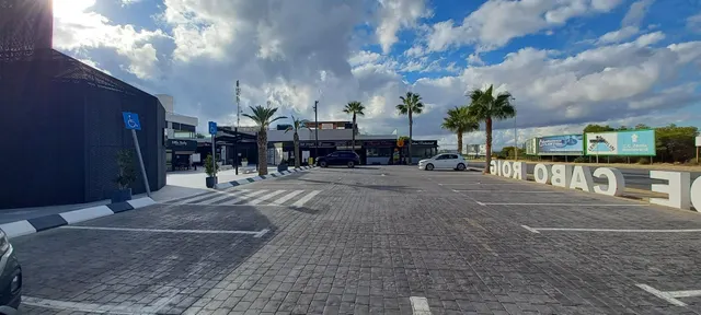 Se alquila por largo tiempo plazas de parking ( garaje ) en lomas de cabo roig ( orihuela costa) — 21