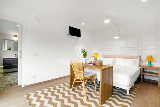 Casa con piscina y jardín en Sant Jordi d'Alfama — 26