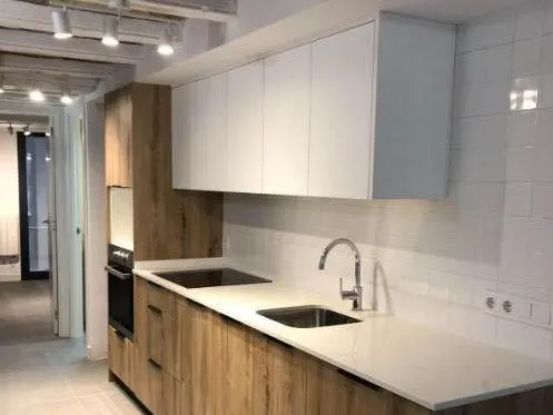 Planta baja a la venta ideal para inversores en El Raval, Barcelona — 2
