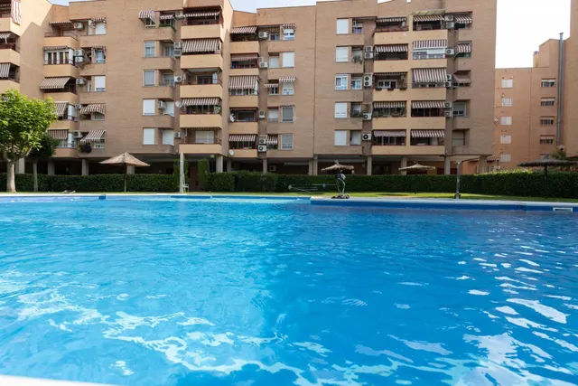 Amplio piso de 4 dormitorios en la prestigiosa urbanización Las Brisas – La Chana — 42