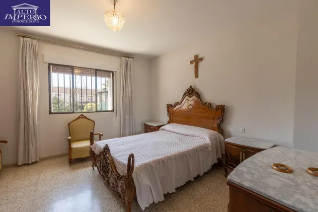 EXCEPCIONAL OPORTUNIDAD EN PLENO CENTRO DE HUÉTOR VEGA — 45
