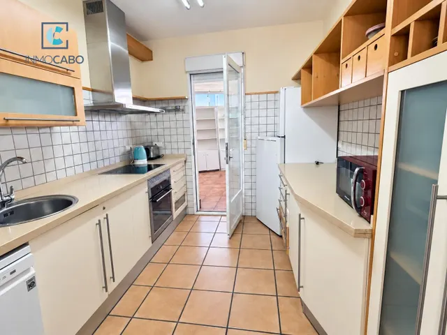 VIVIENDA CON TERRAZA, VISTAS AL MAR Y GARAJE EN LAS ROCALLAS — 23