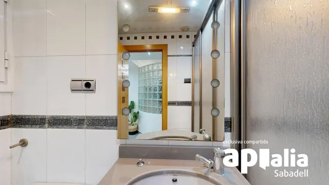 PISO DE 3 habitaciones EN ZONA DE BARBERÀ DEL VALLÈS — 28