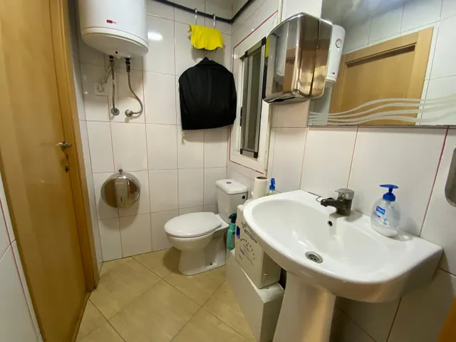 LOCAL COMERCIAL EN LA ZONA NOU MOLES — 23