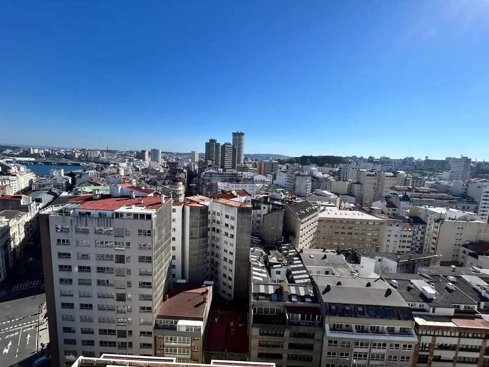 ESPECTACULAR VIVIENDA CON VISTAS AL MAR y PUERTO CON DOS PLAZAS DE GARAJE