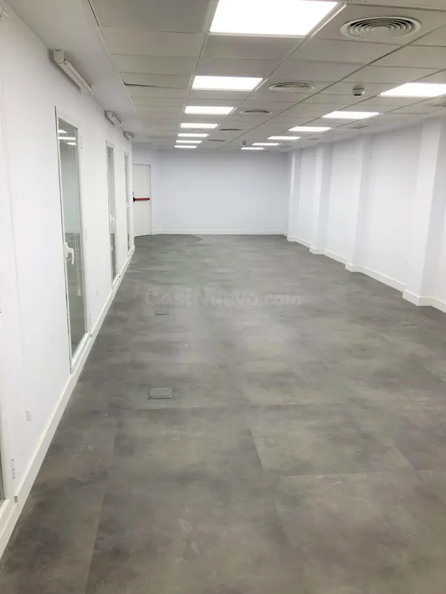 Oficina en alquiler en Calle doctor Castelo — 5