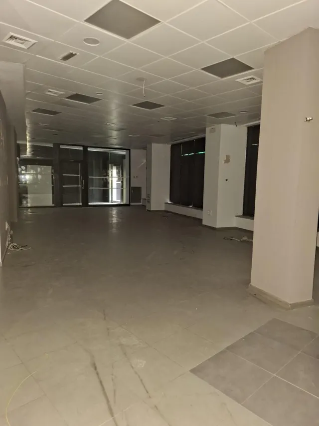 SE VENDE LOCAL EN RENTABILIDAD EN CALLE MAURICIO LEGENDRE 4. — 9