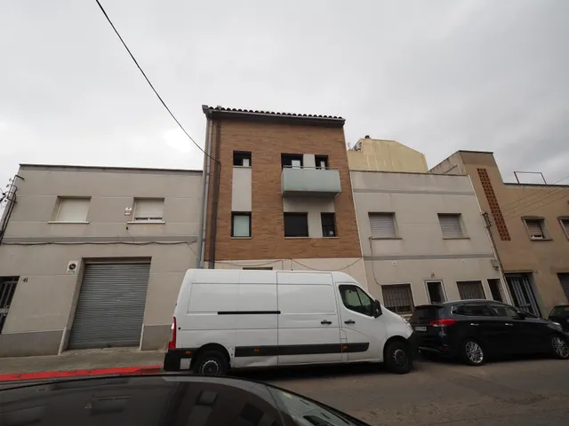 SE VENDE EDIFICO EN SABADELL, ZONA MERINALS — 2
