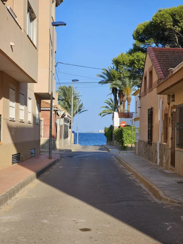 Moderno piso a un paso de la playa en Santiago de la Ribera — 18