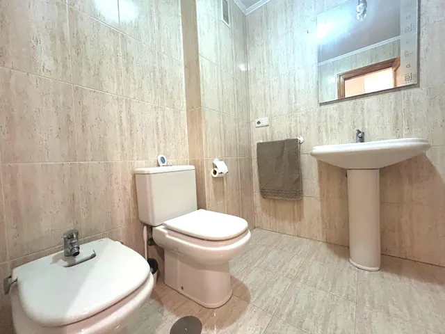 Amplio y Luminoso Piso en El Ejido Norte - Excelente Oportunidad por €129,900 — 12