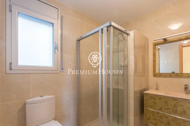 Casa en venta con impresionantes vistas al mar, piscina desbordante y ascensor — 18