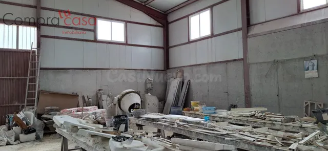 VENTA DE NAVE INDUSTRIAL CON CAMPA. - foto 3