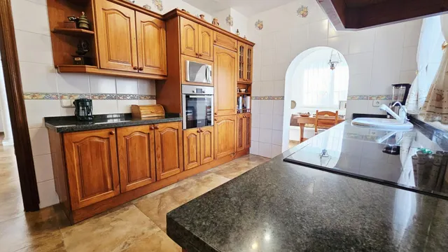 Encantador Chalet de 2 Plantas con Amplios Espacios y Terrazas — 26