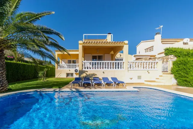 Magnifica villa de 347m2, situada a 1ª línea de mar — 2