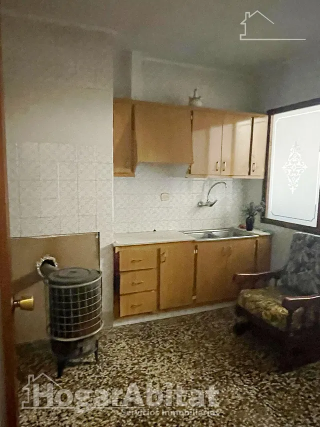 AMPLIA CASA CON MUCHAS POSIBILIDADES — 10