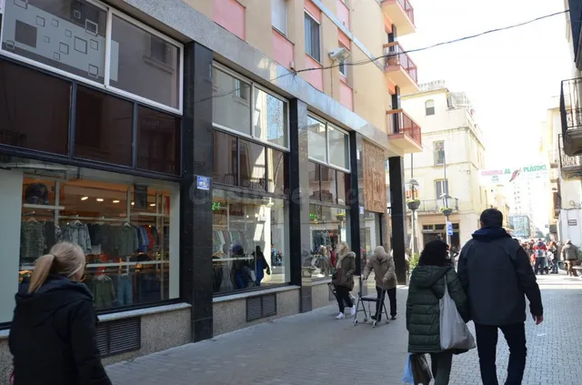 Local comercial esquinero Rambla Vilanova i la Geltrú - foto 4