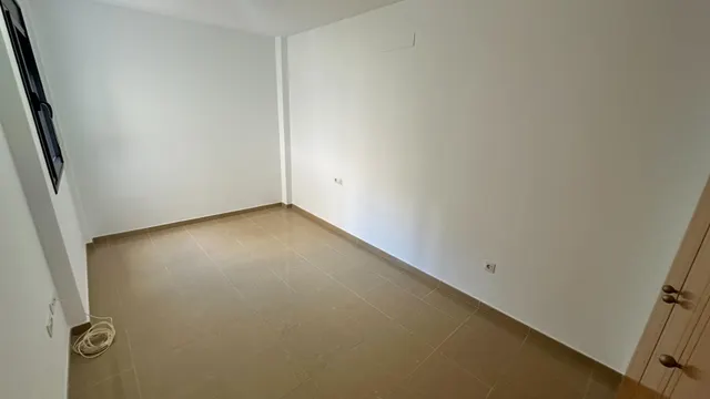 Piso exterior de 3 dormitorios y 2 baños con garaje y trastero en Avenida Buenos Aires. — 27