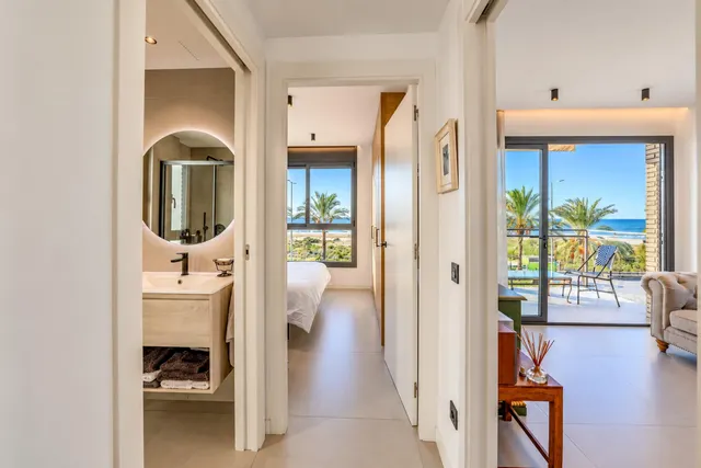 Vivir frente al mediterráneo: exclusivo piso en primera línea de mar en calafell — 20