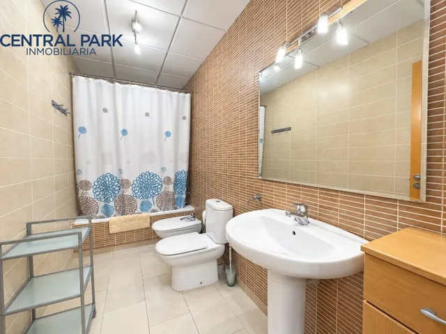 Vivienda en el centro de Salou, junto al paseo Miramar y club Náutico. — 16