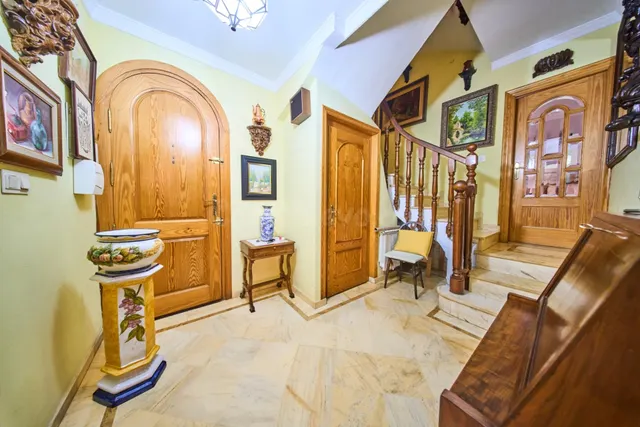 LUJOSO CHALET EN LOS JARDINES DE LA ALHAMBRA - foto 4
