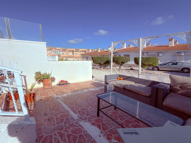 Ciudad Quesada! Magnifico bungalow en 2 plantas independientes, con piscina y parking privado comunitario — 4