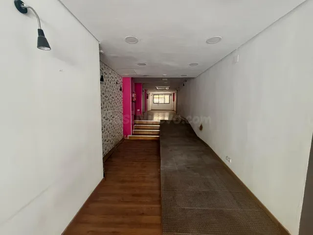 Avenida de la Constitución. Alquiler local comercial 93 m2. — 5