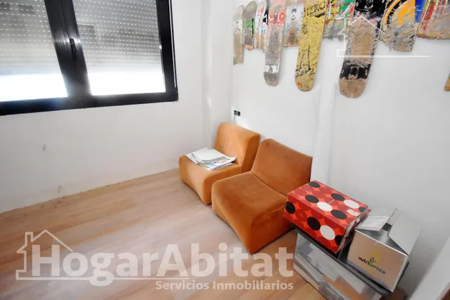 ¡Perfecto para invertir! Casa de cuatro alturas  para reformar con garaje y dos terrazas, cerca del centro — 24