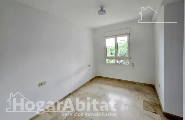¡Preciosas vistas al mar! Reformado en residencial con piscina y balcón — 18